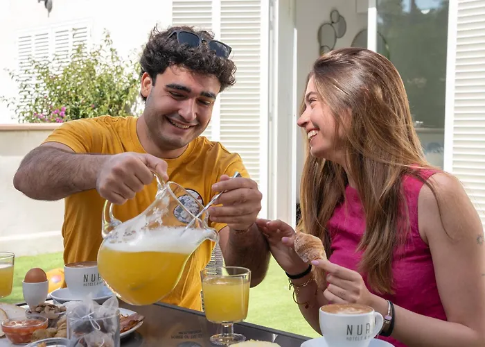 Hotel cerca del colegio: Nura Houses Condor
