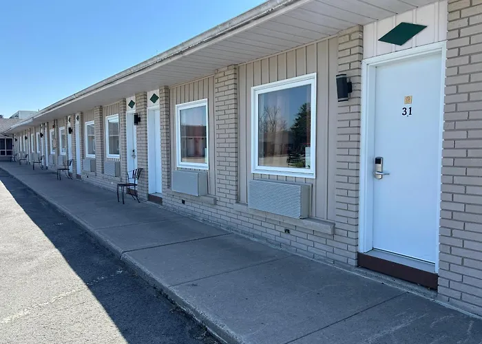 Seven Oakes Motel