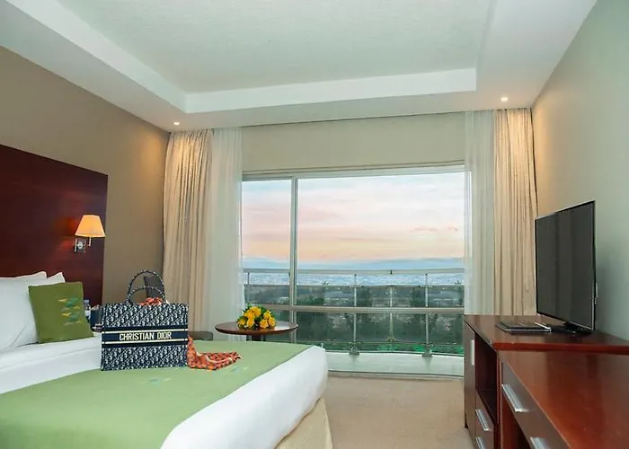 Hotels with pool Des Mille Collines