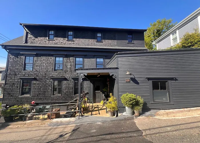 Guest house: Crew'S Quarters Boarding House - Caters To Men