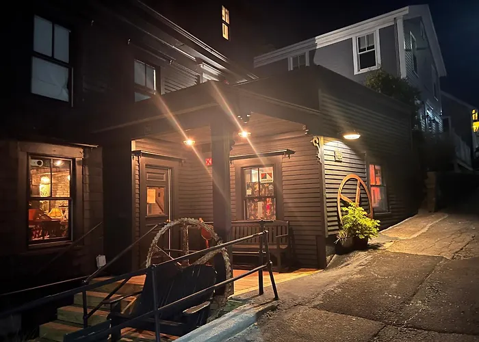 Guest house: Crew'S Quarters Boarding House - Caters To Men