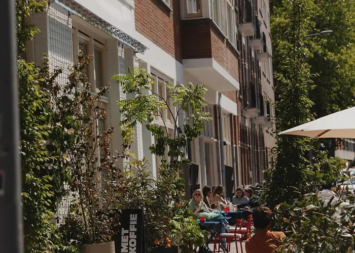 Man Met Bril Koffie Hotel