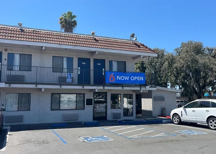 Cheap hotel: Motel 6 Modesto, Ca