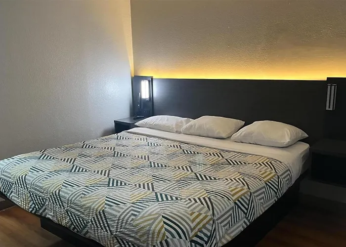 Cheap hotel: Motel 6 Modesto, Ca