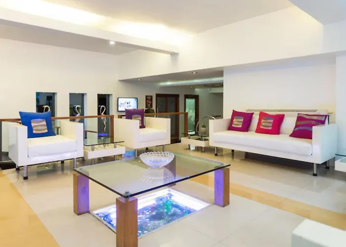 The Avenue Center Hotel