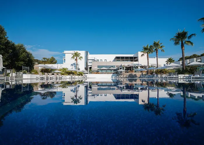Mouratoglou &Resort