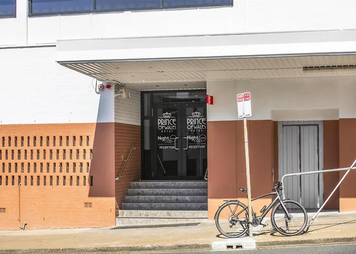 3 star hotel: Nightcap At Prince Of Wales Hotel