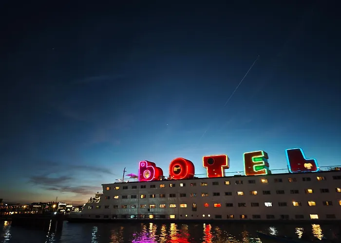 Resort: Botel