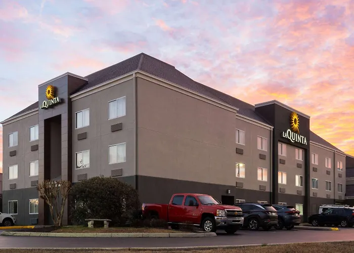 3 star hotel: La Quinta By Wyndham Knoxville Airport