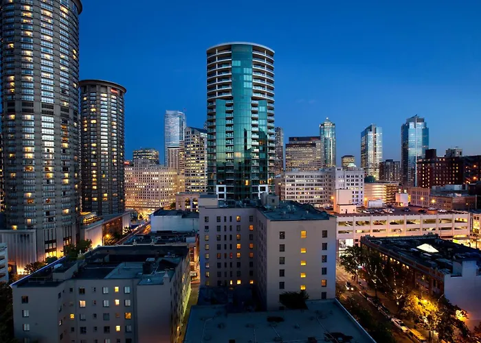 Hotel with pool: Warwick Seattle