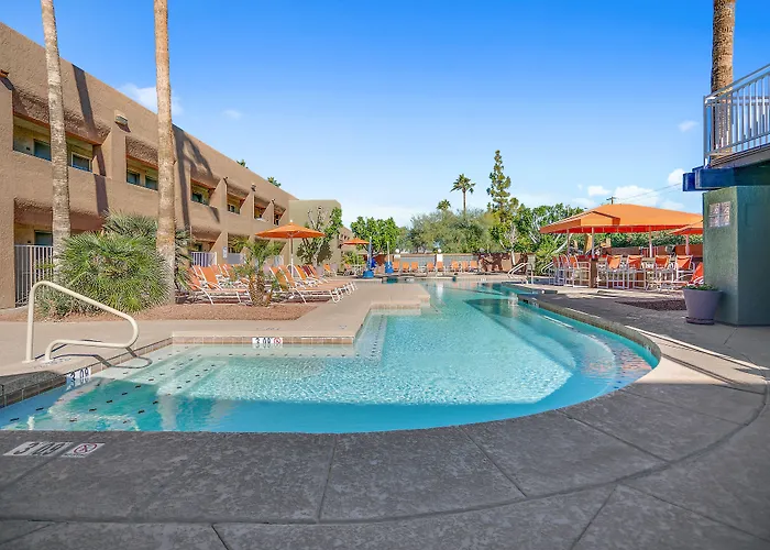 Pet Friendly hotel: Scottsdale Parkview