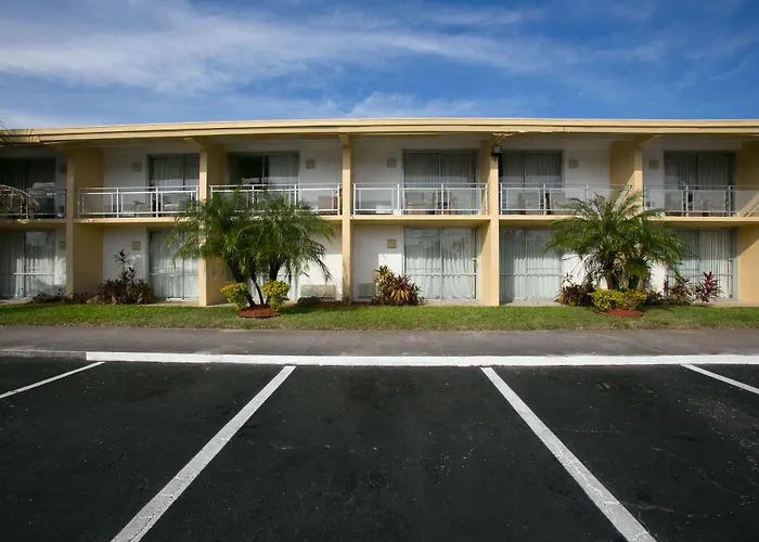 The Hollywood Gateway Inn