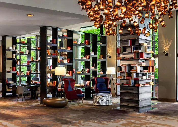 Hotel with Tennis: Renaissance Seattle Hotel