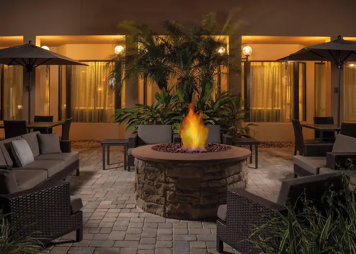 Courtyard By Marriott At The Mayo Clinic Campus/Beaches