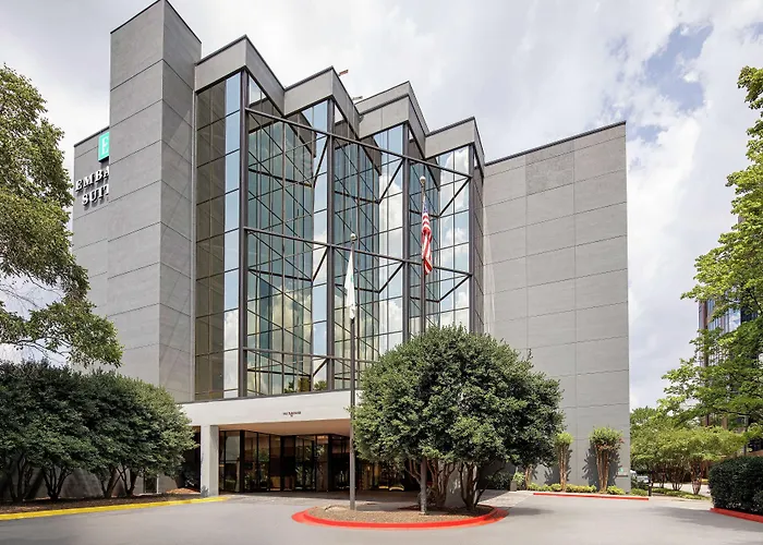 Luxury hotel only: Embassy Suites By Hilton Atlanta Perimeter Center
