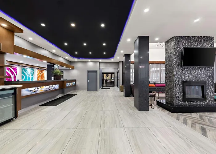Best Western Plus Toronto North York & Suites