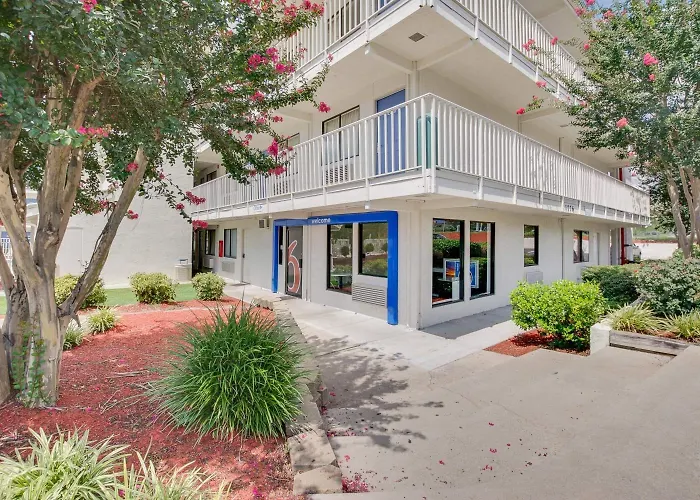 Motel 6-, Oh - West