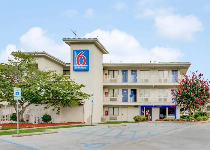 Motel 6-, Oh - West