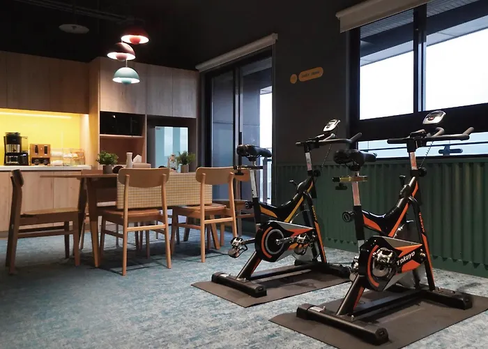 Roaders Plus Hotel - Taipei Station