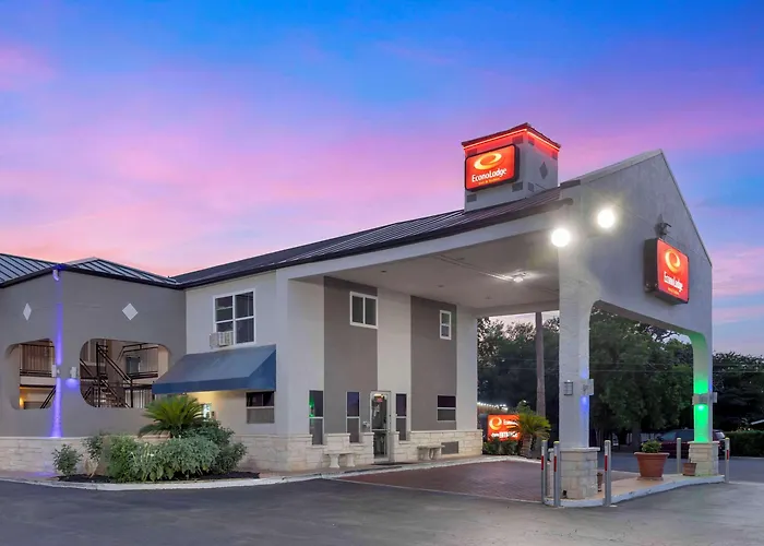 Hotels with a view Econo Lodge Inn & Suites Near Lackland Afb