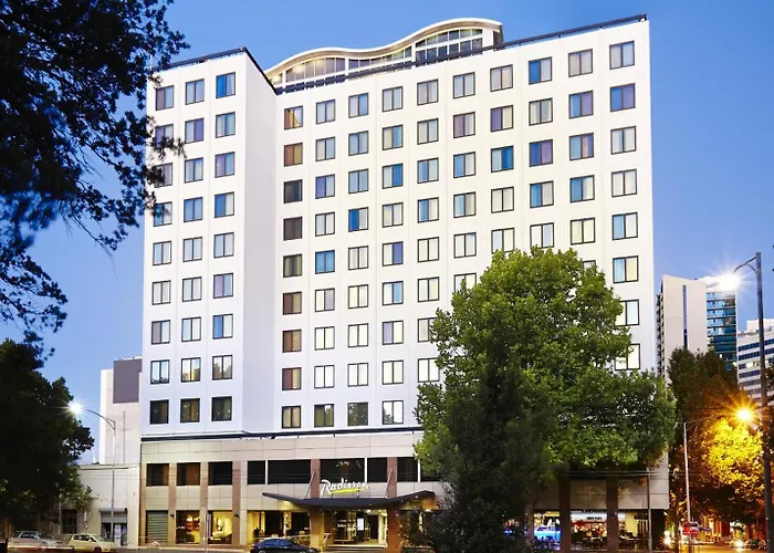 Family Hotel: Flagstaff Gardens Hotel Melbourne