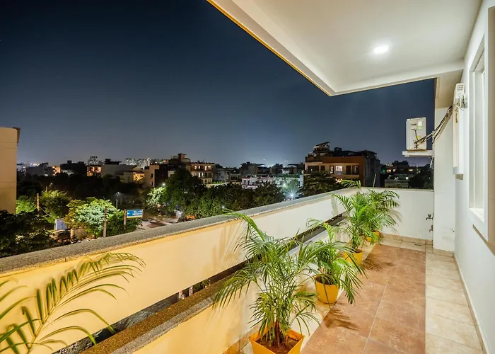 Lime Tree Luxury Studio - Service Apartment Near Artemis Hospital,