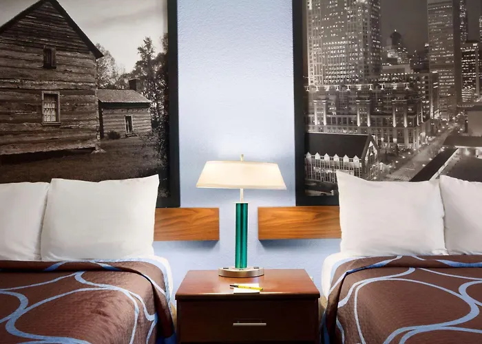 Motel: Super 8 By Wyndham Charlotte University