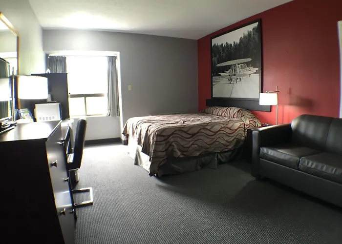 Super 8 Mount Hope/Hamilton International Airport