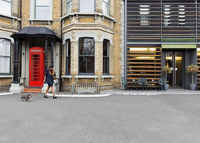 Lodge - Putney