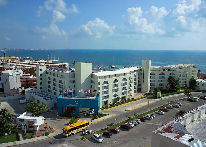 Resort: Aquamarina Beach Hotel