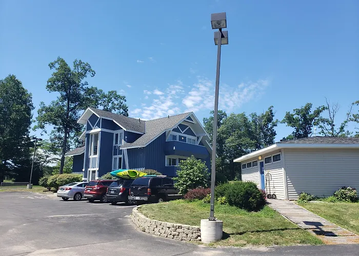 Travelodge By Wyndham Traverse City Mi