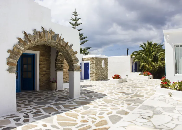  Naxos Holidays