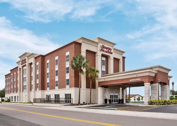 Hampton Inn & Suites Cape Coral / Fort Myers