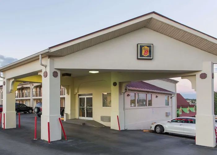 Super 8 By Wyndham Antioch/ South East