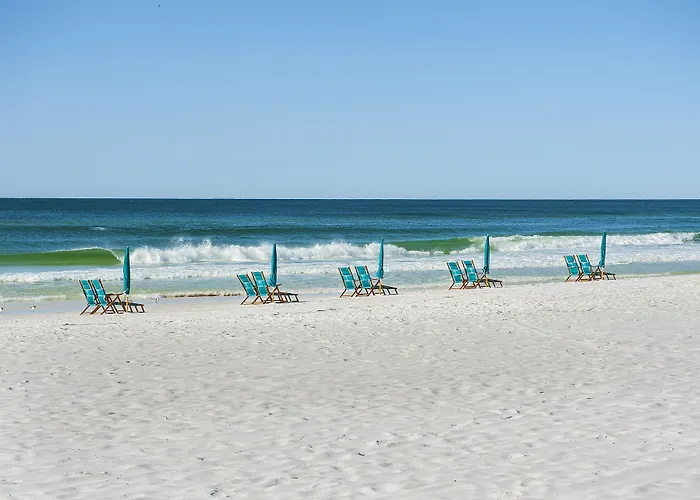 Beach hotel: Getaways At Destin Holiday Beach Resort