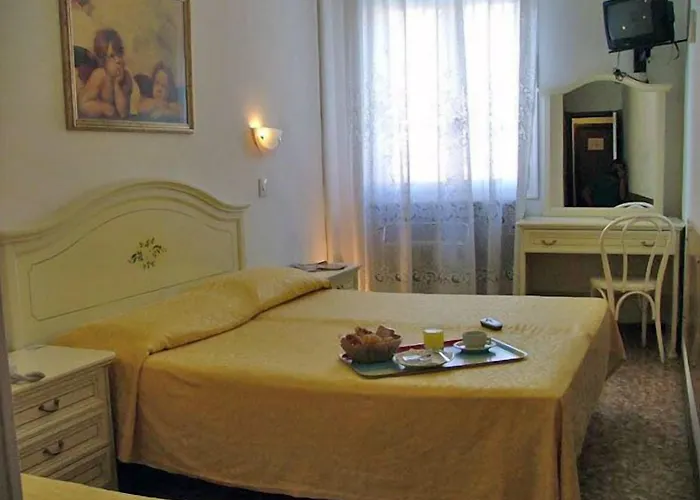 Hotel Airone