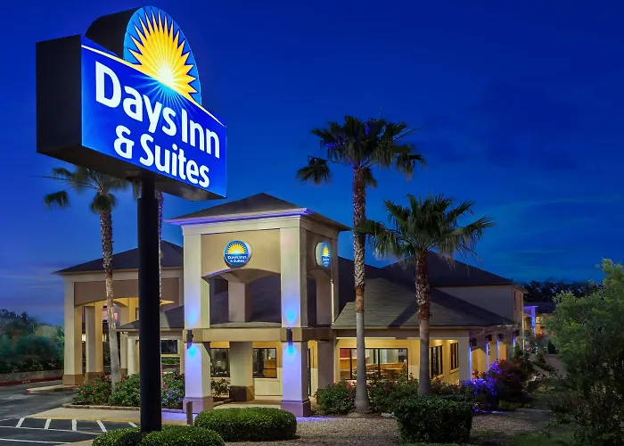 Days Inn & Suites By Wyndham Huntsville