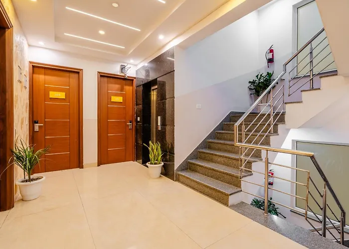 Lime Tree Luxury Studio - Service Apartment Near Artemis Hospital,