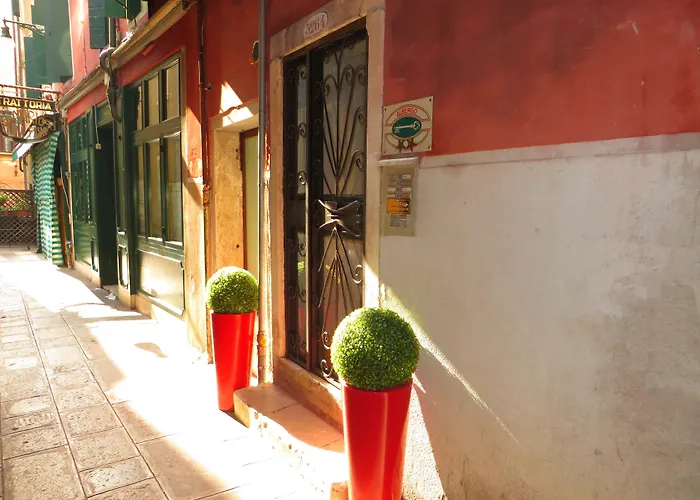 Hotel San Salvador Basic & Local 2 Stars Hotel