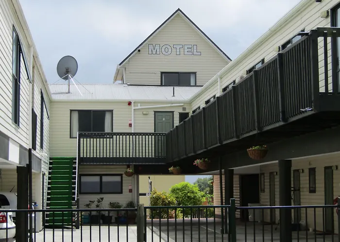 Pohutu Lodge Motel