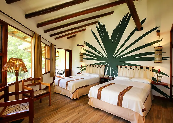 Hotel with pool: Villa Maya