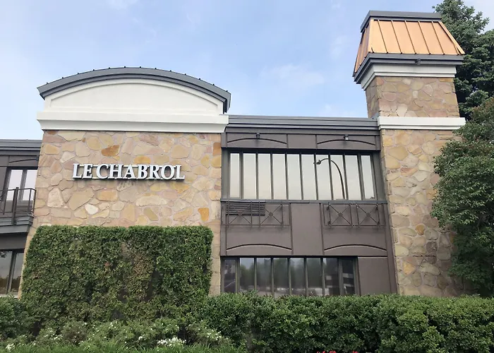 Le Chabrol Hotel & Suites