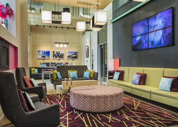Pet Friendly hotel: Aloft Manhattan Downtown - Financial District