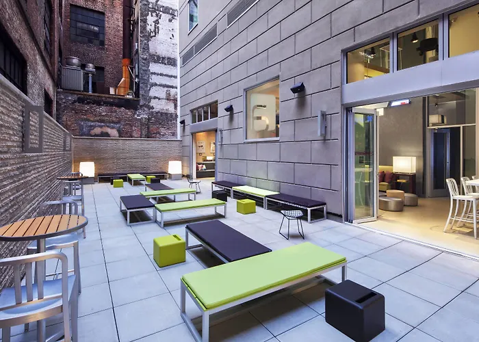 Pet Friendly hotel: Aloft Manhattan Downtown - Financial District