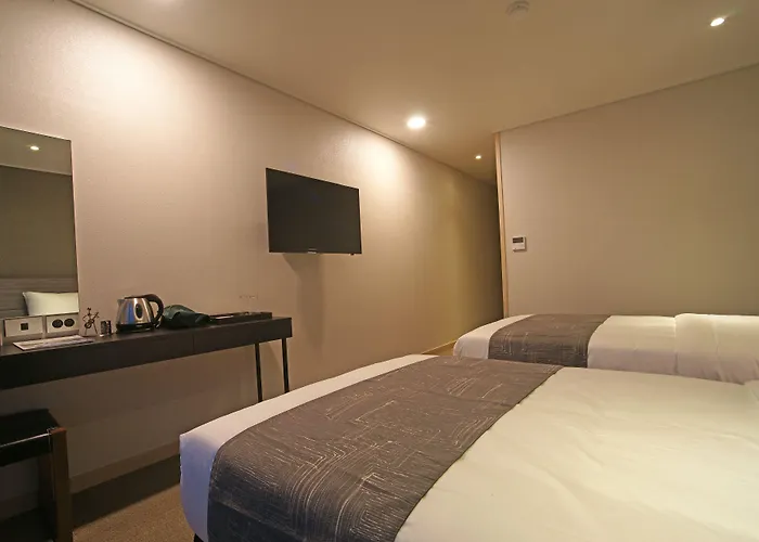 I-Jin Hotel