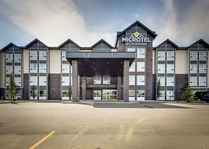 3 star hotels Microtel Inn & Suites By Wyndham Red Deer