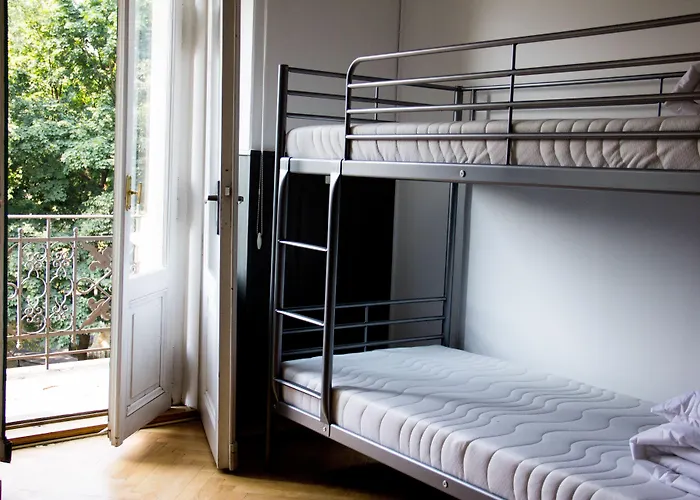 Grand Central Hostel