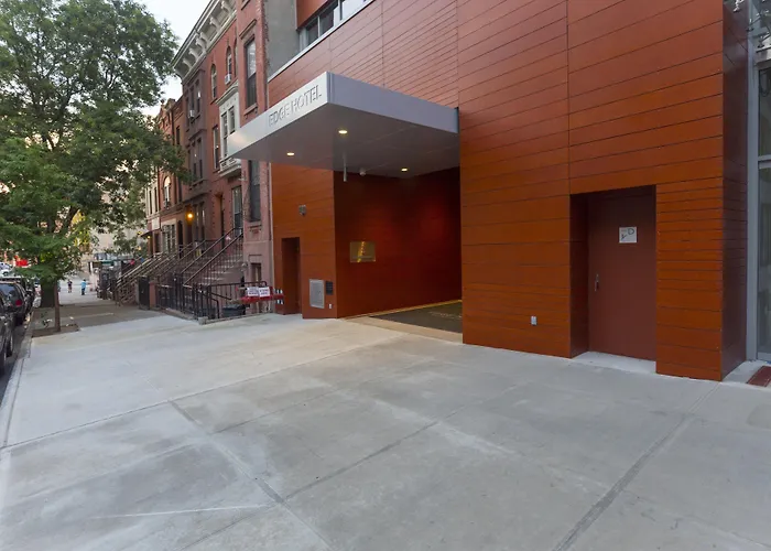 Cheap hotel: Edge Hotel Washington Heights