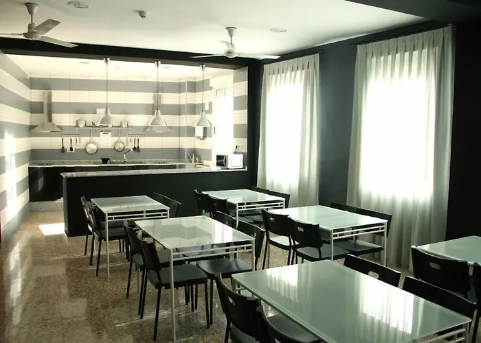 Quart Youth Hostel & Apartments