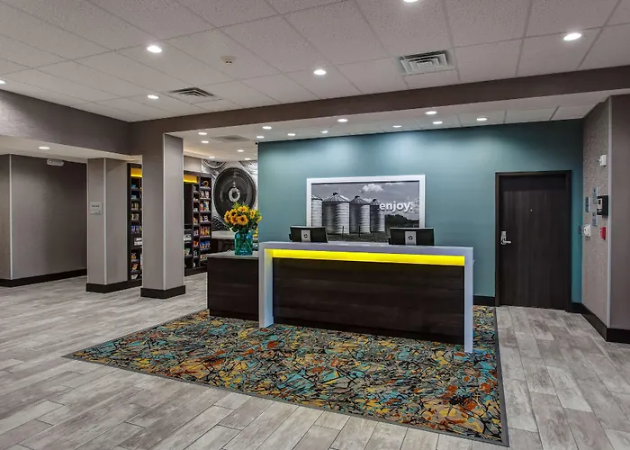 Hampton Inn & Suites-/Airport, Ks